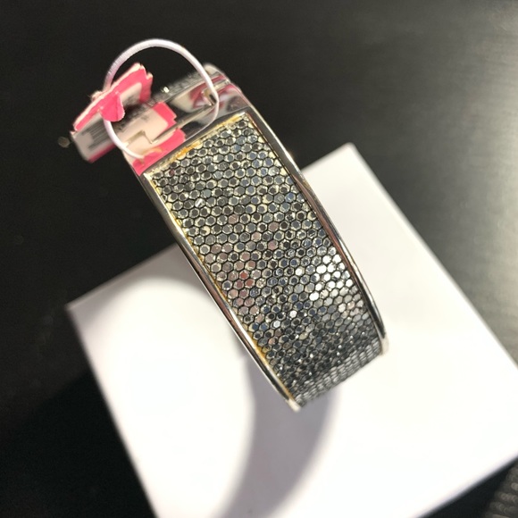 Betsey Johnson silver metallic bangle bracelet - Picture 3 of 6